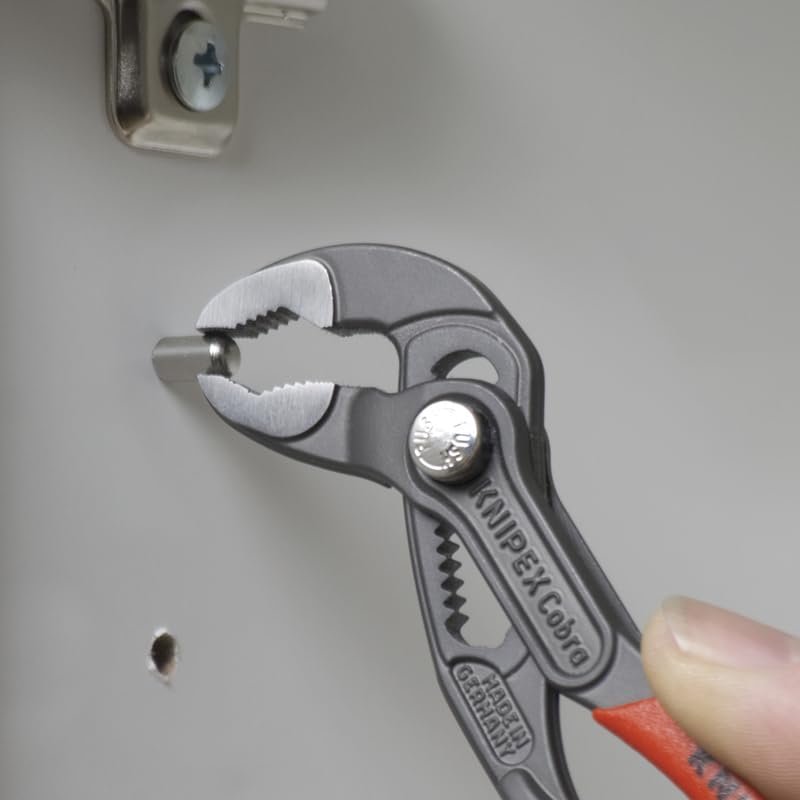 KNIPEX Cobra Pliers 87 01 125 SBA adjustment mechanism demonstrates precise sizing.