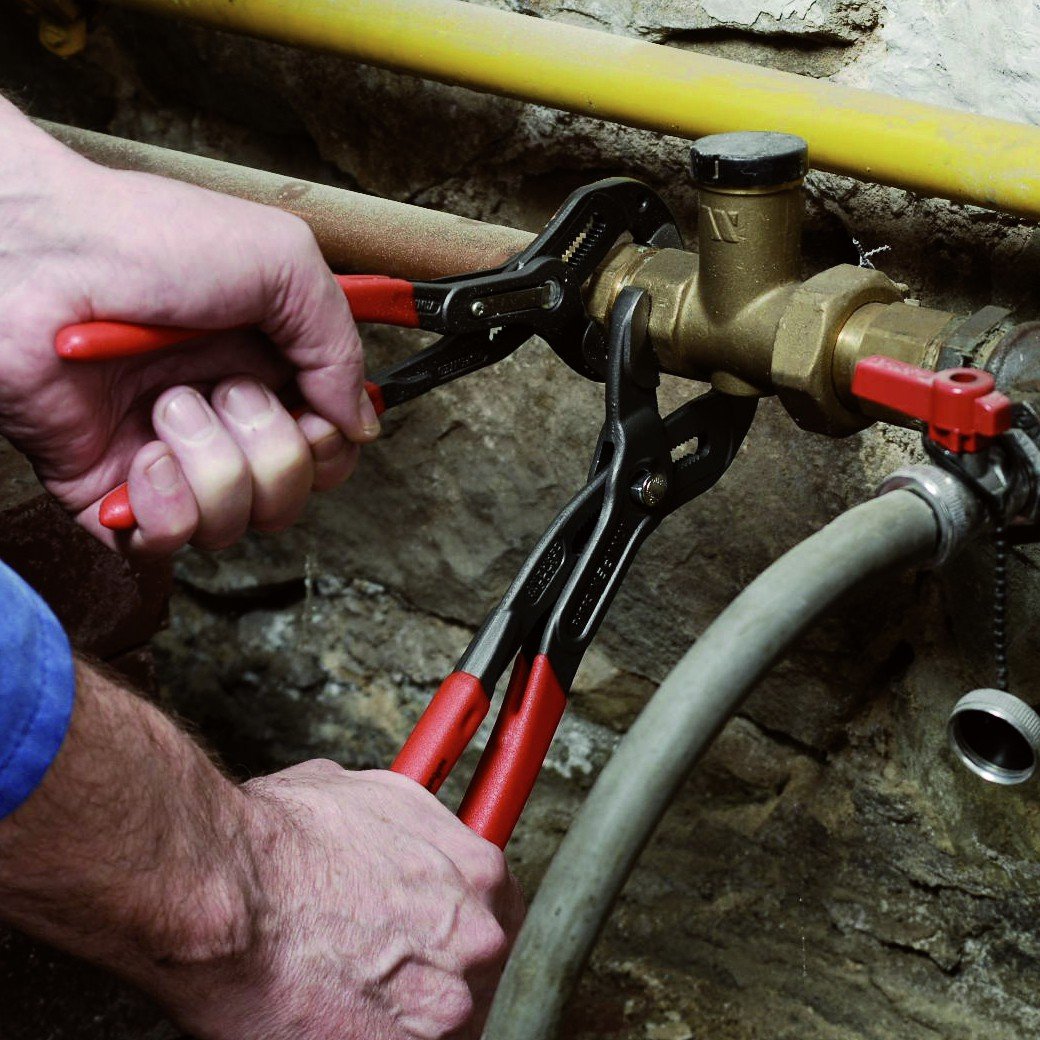 Knipex Cobra Pliers set in use demonstrates secure grip without slippage