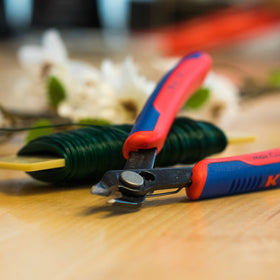 KNIPEX Electronics Super Knips opening spring enables smooth operation