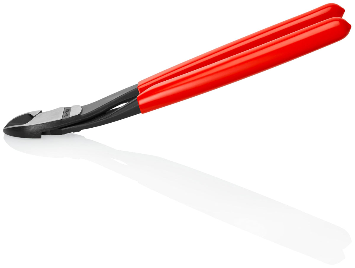 KNIPEX tool cutting medium hard wire up to 4.6 mm with strong, clean results.