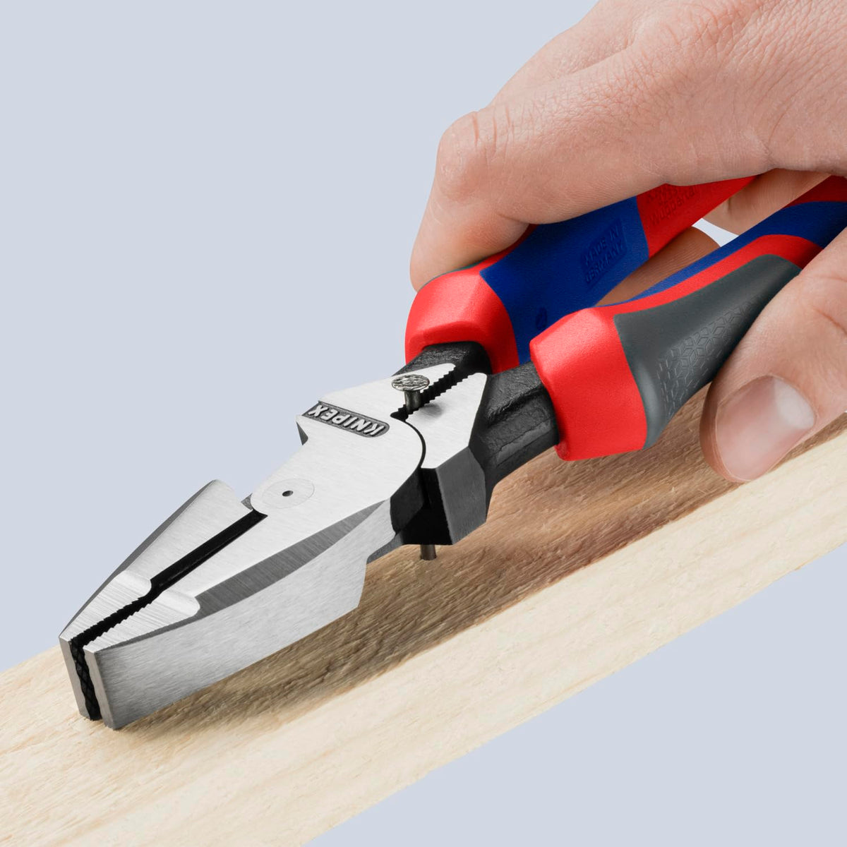 KNIPEX New England head close-up on jaws improves gripping for tough wires