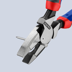 KNIPEX oval back recess detail supports thicker round cables during use
