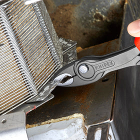 KNIPEX TwinGrip accommodates 4–22 mm diameters for versatility