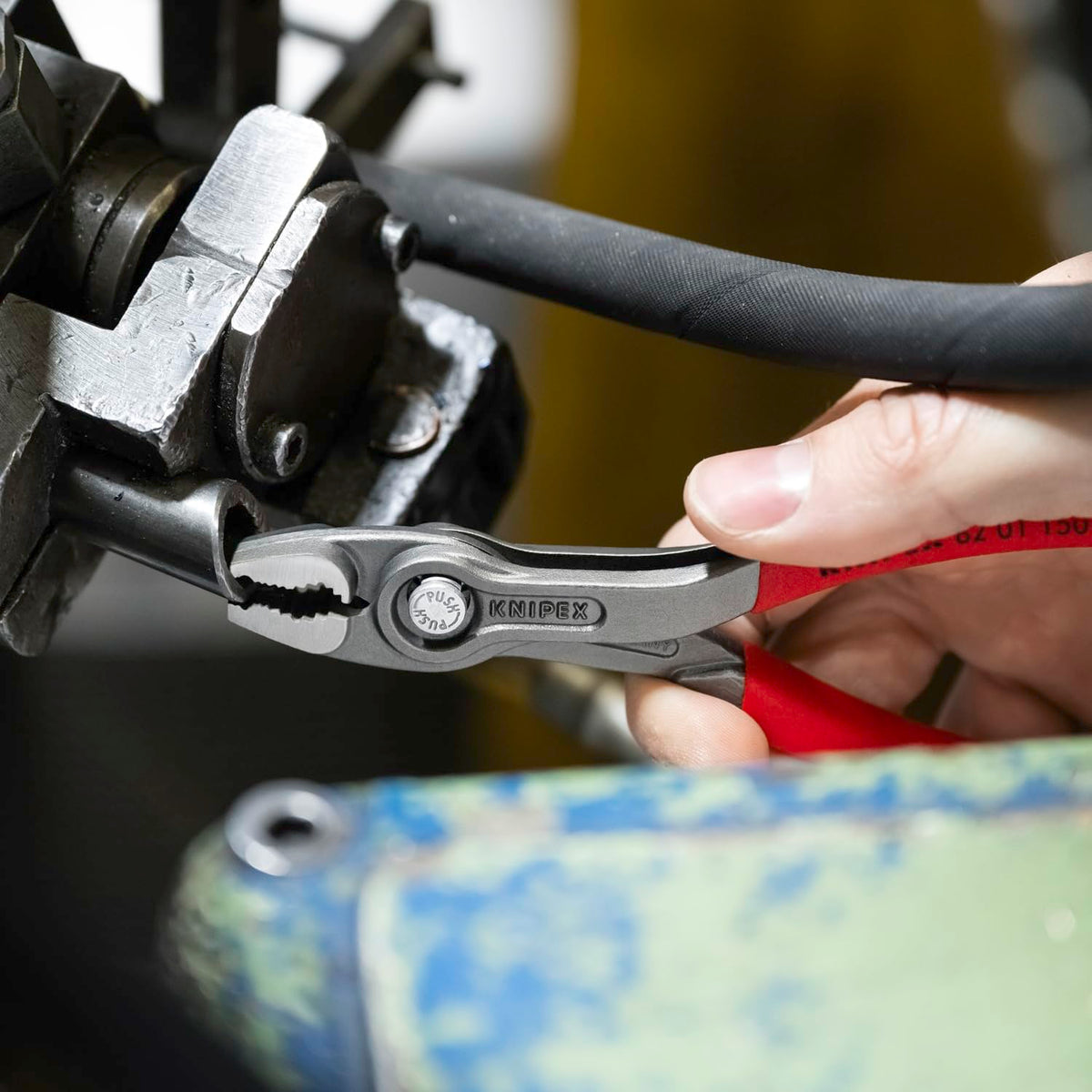 KNIPEX TwinGrip pliers capacity from 1/8 to 5/8 inches for versatile grips