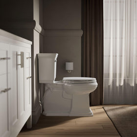 Kohler Stonewood seat with lid closed, showcasing smooth operation.