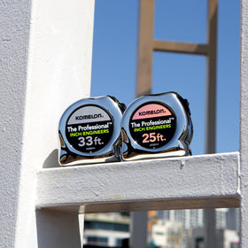Komelon 433IEHV high-visibility blade improves readability in bright or dim environments.