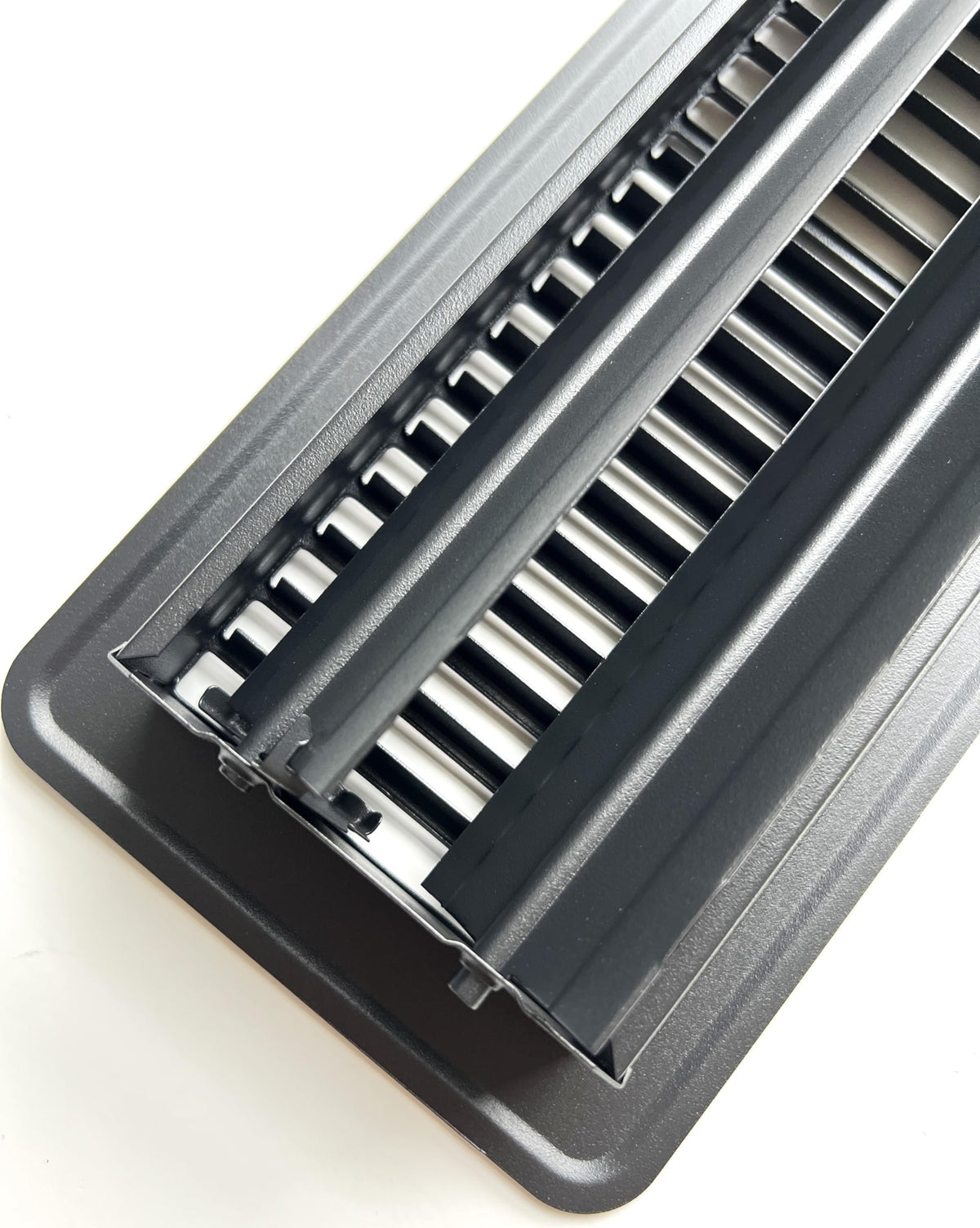KOMPELL AIRE airflow-control dial lets you adjust room air without tools.