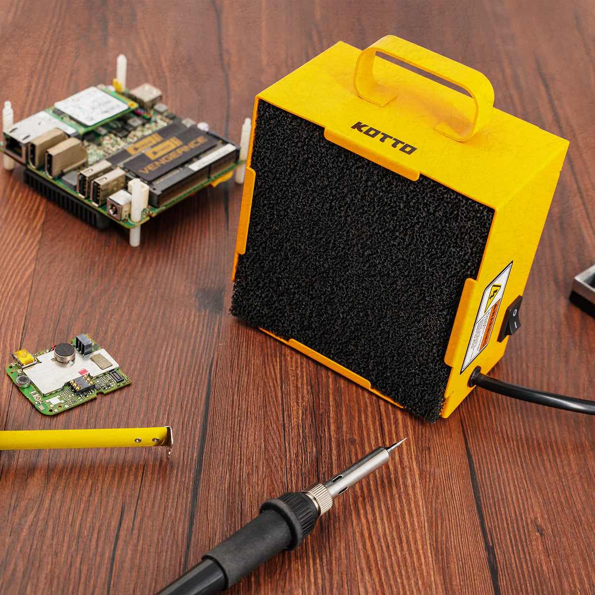 KOTTO Solder Smoke Absorber with non-slip feet stays stable on the bench.