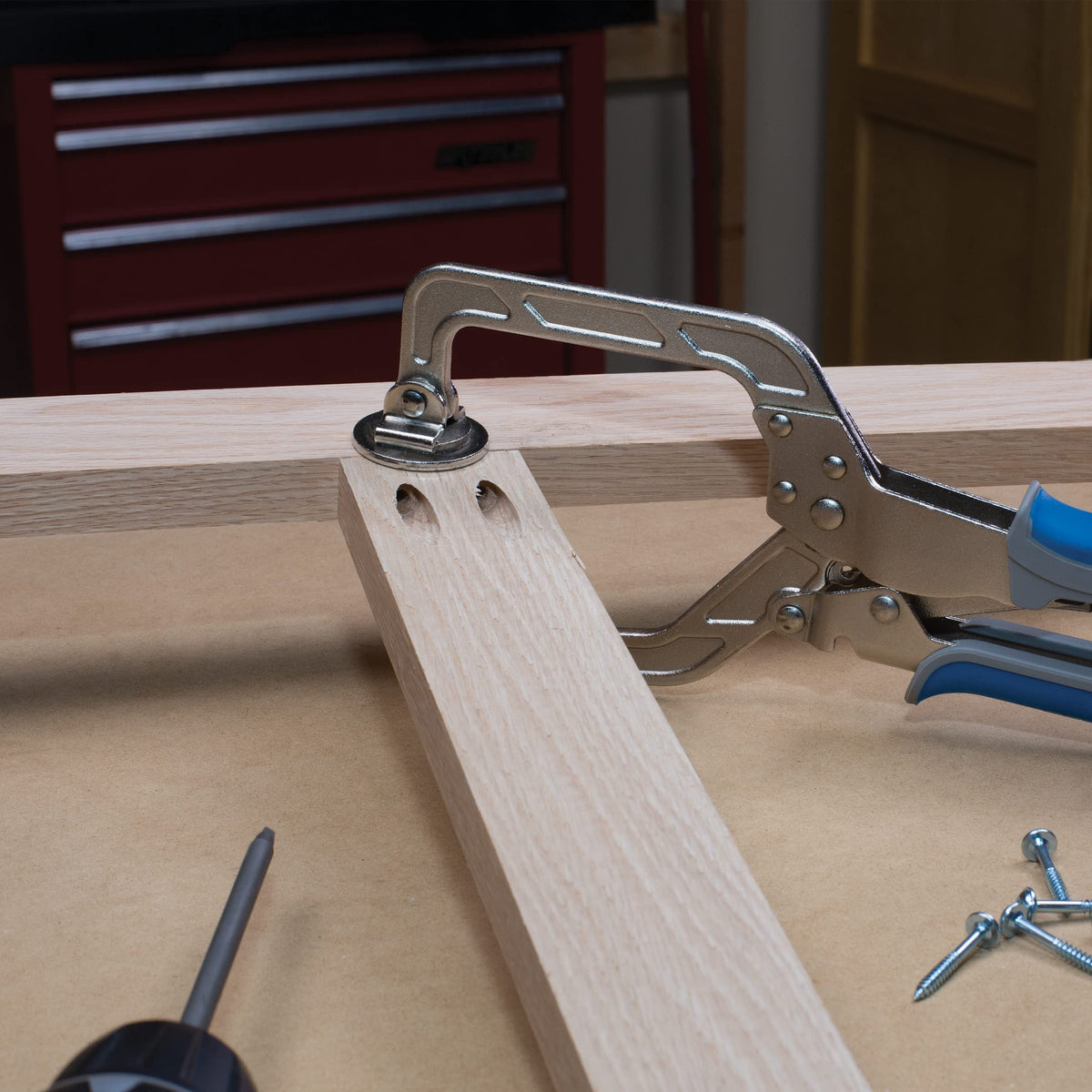 Kreg Automaxx auto-adjust feature demonstrates quick thickness adaptation