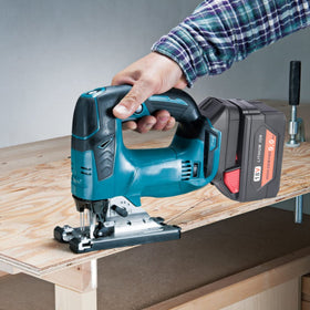 KUNLUN DM18M compatible with Makita 18V tools and multiple battery types.
