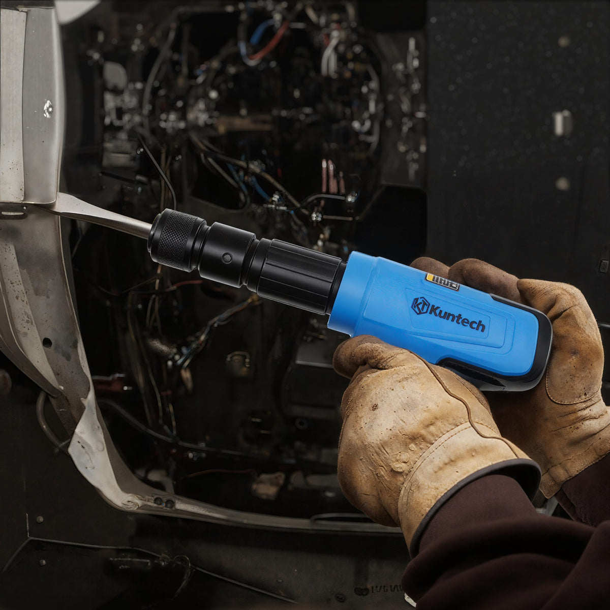 Kuntech air hammer front exhaust for efficient heat dissipation during use.
