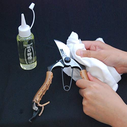 KUROBARA Tsubaki oil protects garden tools and scissors from moisture