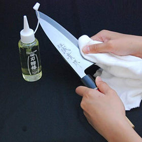 KUROBARA Tsubaki oil lubricates machinery and tool parts smoothly