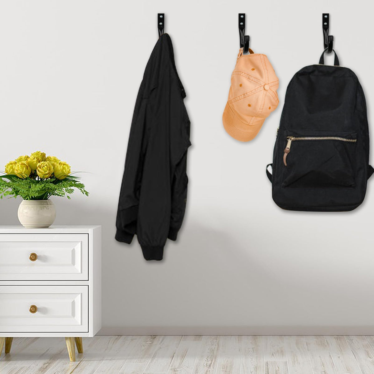 KURUI durable hook set on brick wall for garage.