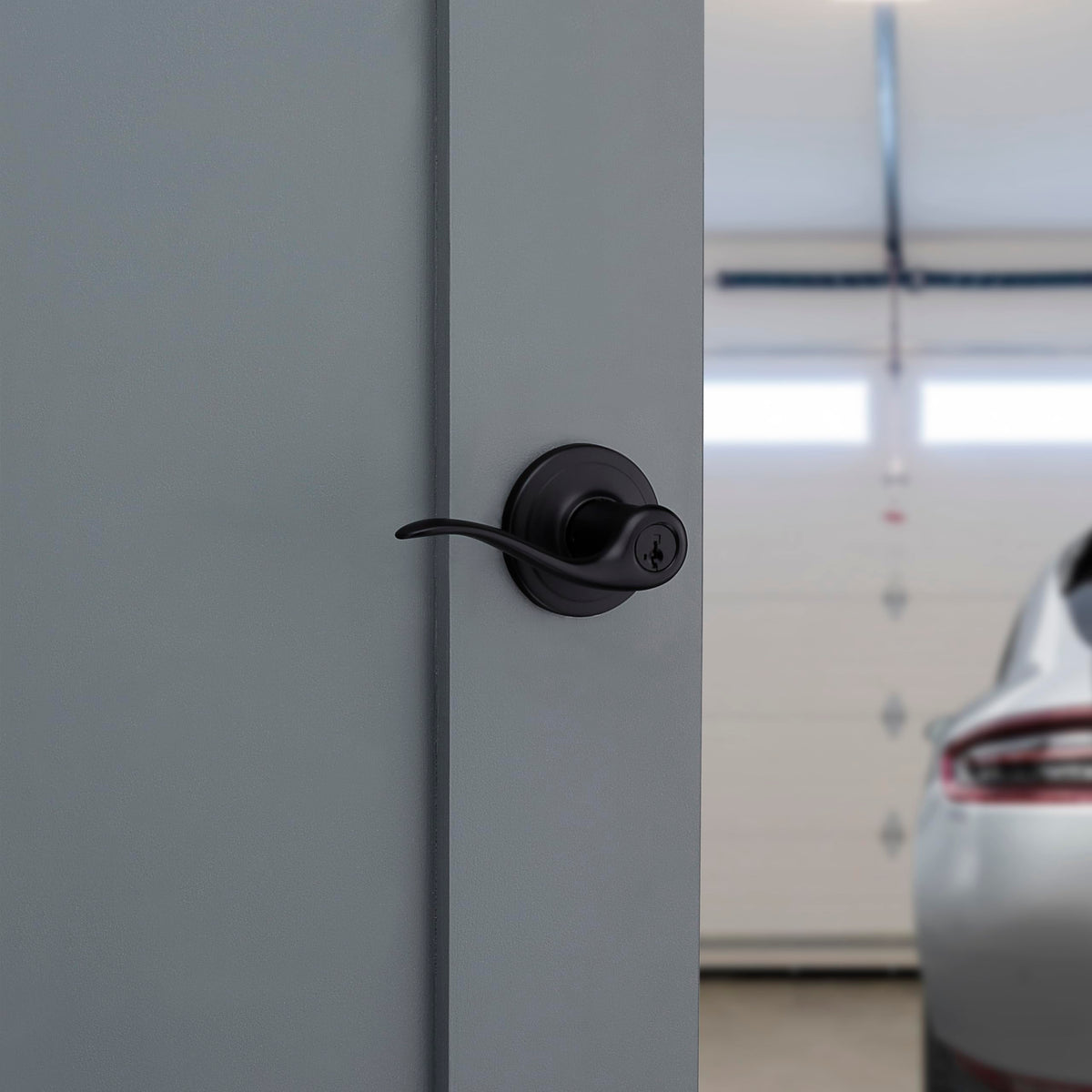 Kwikset Tustin reversible lever demonstrates left- or right-handed installation