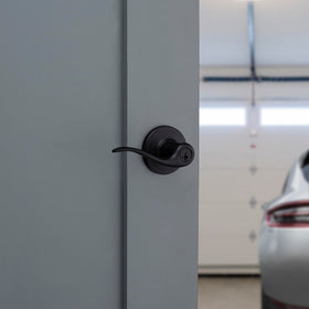 Kwikset Tustin reversible lever demonstrates left- or right-handed installation