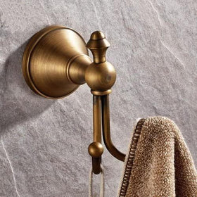 KWQKEM antique towel hook with rust-proof finish endures in wet environments.