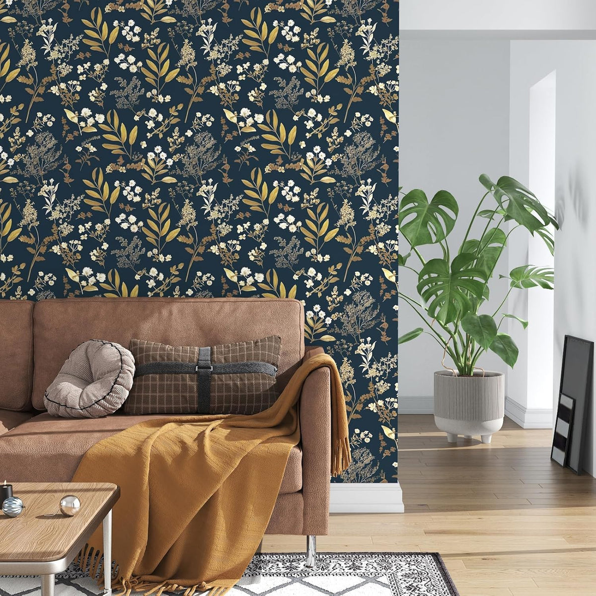 Laatse vintage floral pattern detail highlights elegant gold accents