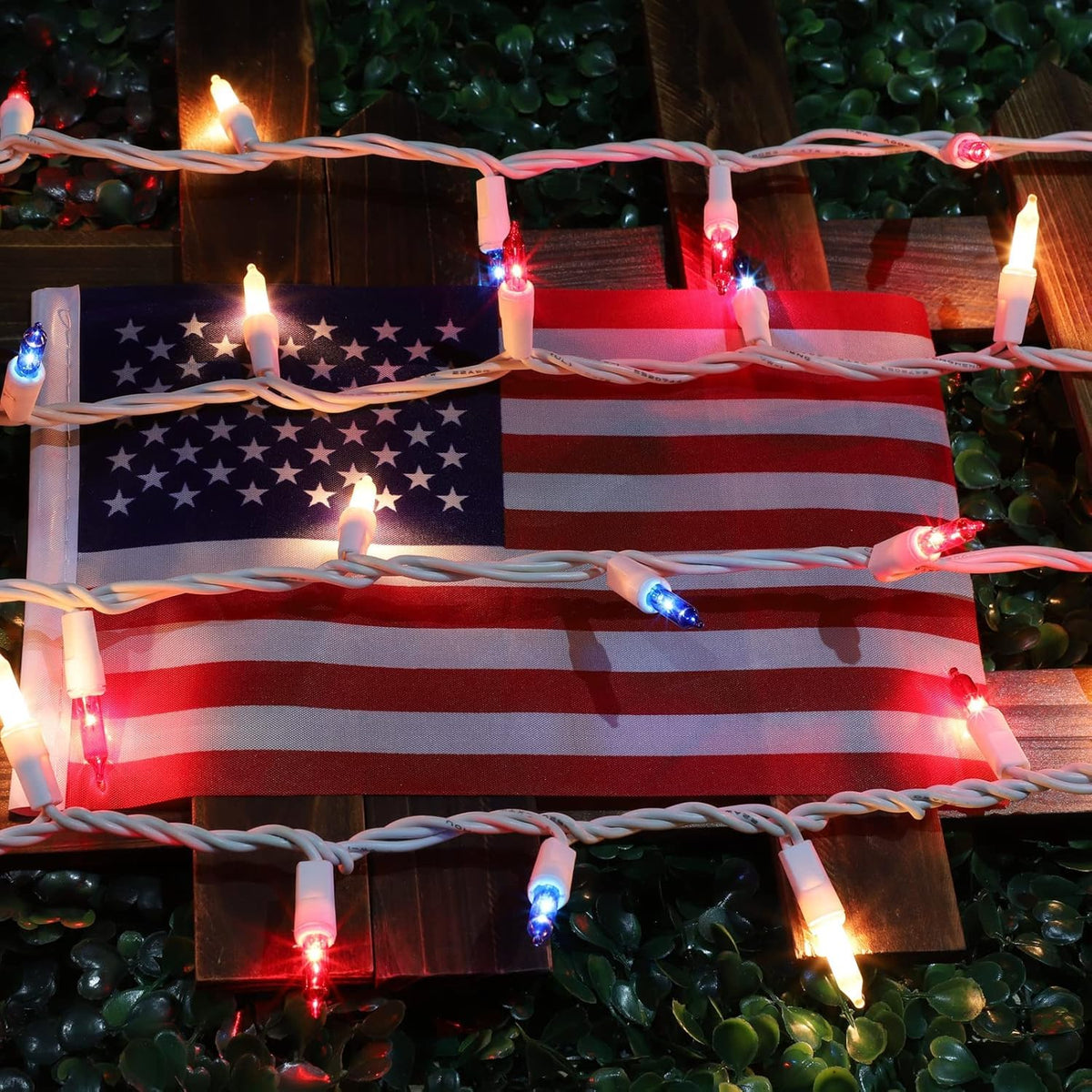 LAMPHOME patriotic lights suitable for indoor and outdoor holiday displays.