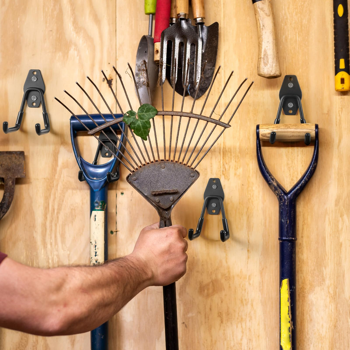 LANDNEOO included storage straps secure ladders and hoses for tidy organization.