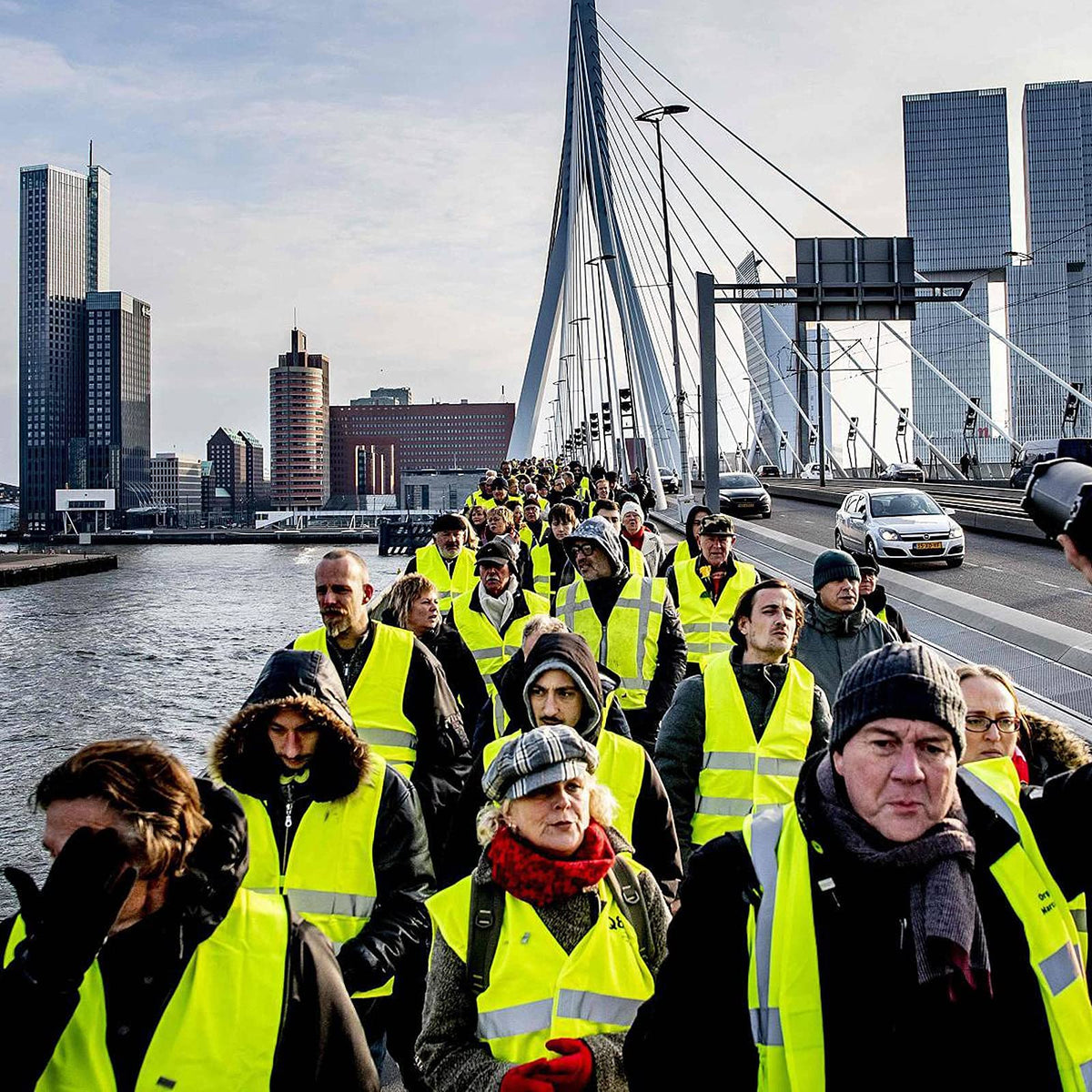 Lavori-AK safety vest ideal for team use across construction and events.