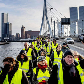 Lavori-AK safety vest ideal for team use across construction and events.
