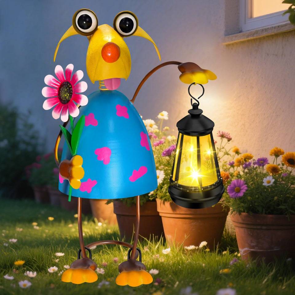 LCHPMY solar garden statue with lantern brightens dusk-lit paths