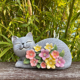 LEAESMHR Solar Cat Night Light with LED centers after sunset.