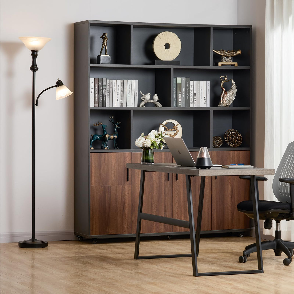 Leasgy knob-switch lamp includes a bulb for immediate use