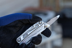 Leatherman Bolster compact design fits easily in a pocket.