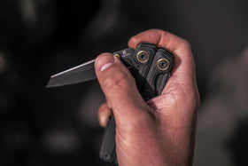 Leatherman Wave Alpha G10 handles provide a secure grip in various conditions.