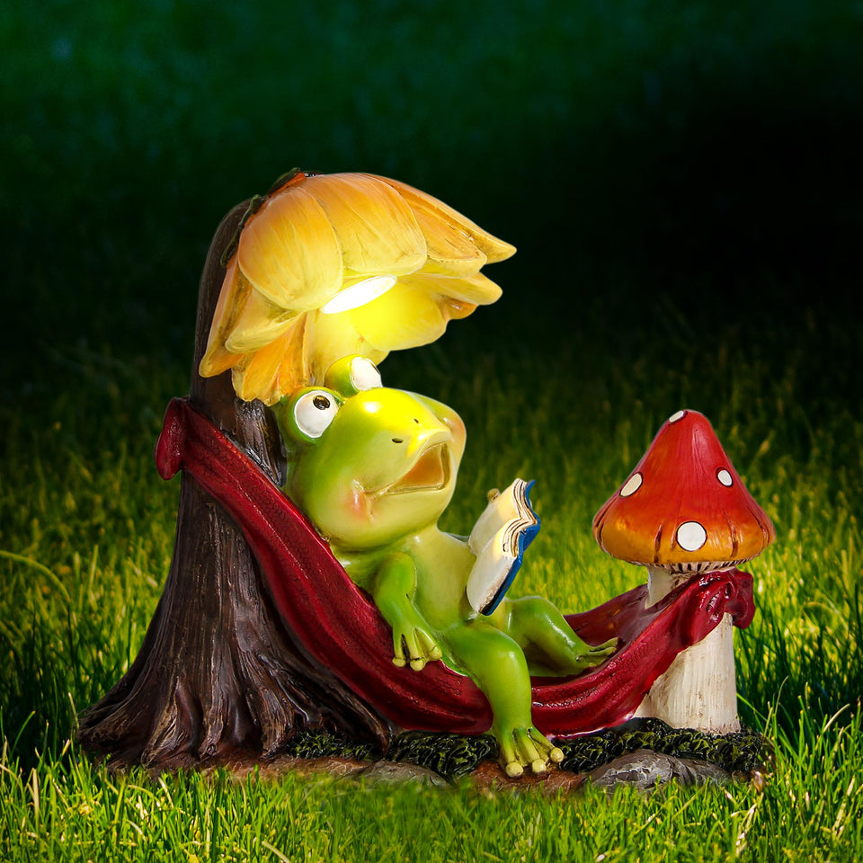 Leekung solar frog garden decor in daylight adds vibrant outdoor charm.