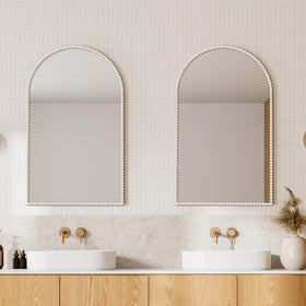 Leinuosen peel-and-stick installation on wall border for quick updates.