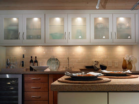 LEMENG G4 LED bulb casts a 360-degree beam for uniform landscape illumination.