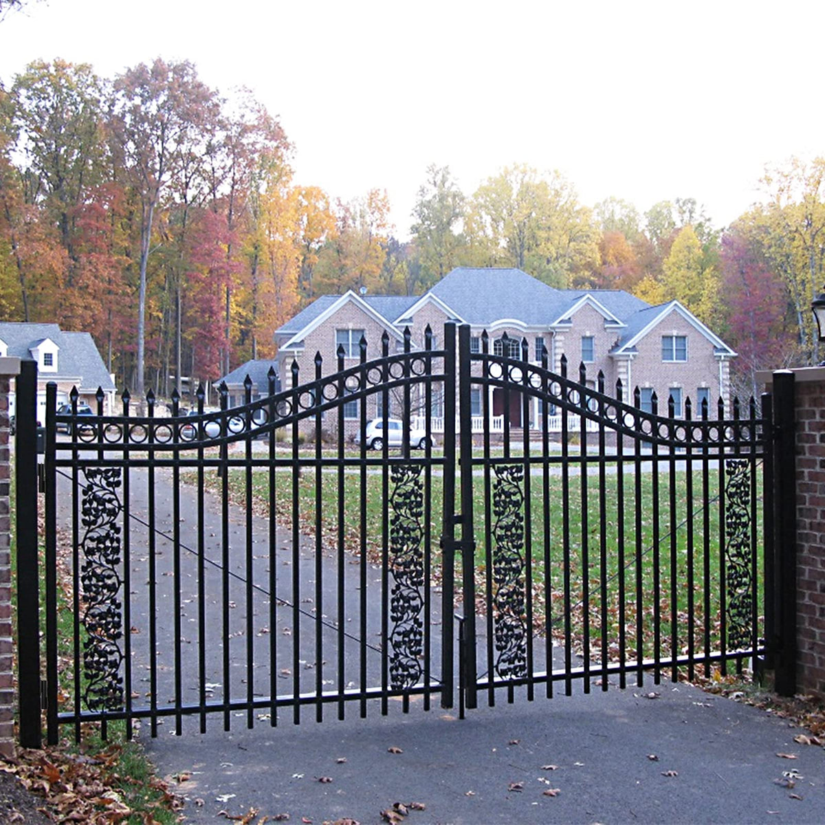 Letowe matte black coating on hinges withstand outdoor use.