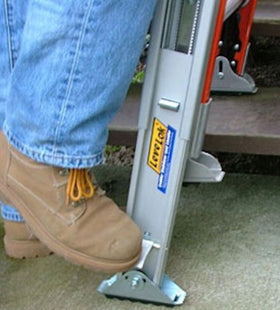 Quick-connect style mechanism on Levelok stabilizer for fast setup