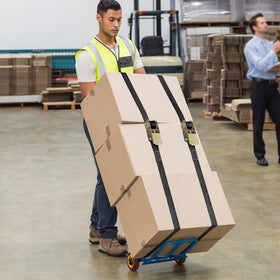 LIFERUN luggage securing in action highlights practical travel reliability.