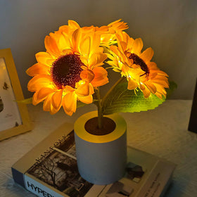 Lifnatty Sunflower Lamp emits warm glow for relaxing evenings.