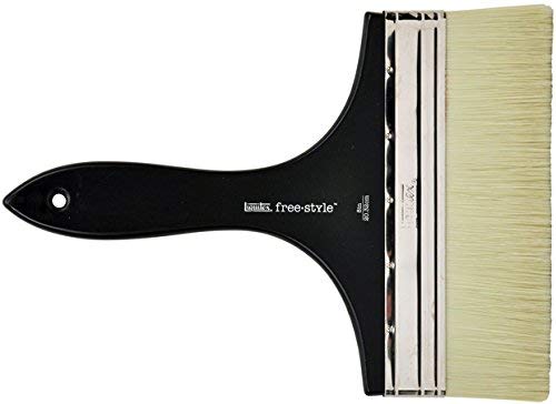 Liquitex ergonomic handle design brush supports comfortable sessions on long projects.