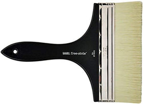 Liquitex ergonomic handle design brush supports comfortable sessions on long projects.