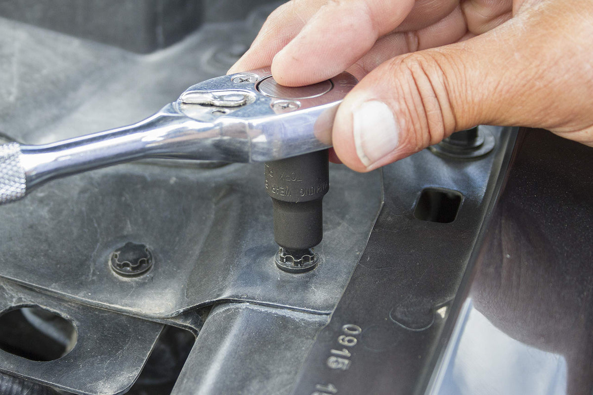 Lisle 83100 sockets on Ford and GM fasteners, easing body work and maintenance.