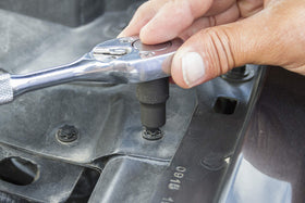 Lisle 83100 sockets on Ford and GM fasteners, easing body work and maintenance.