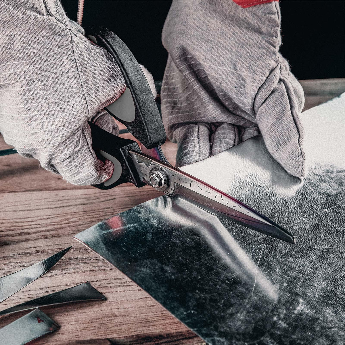 LIVINGO forged blades handling wires and construction materials smoothly