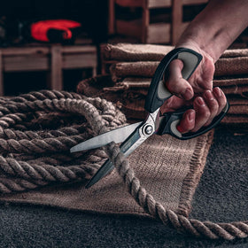 LIVINGO titanium-coated blades resist wear during high-intensity tasks