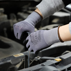 LOCCEF ultrathin breathable design promotes airflow and reduced hand fatigue.