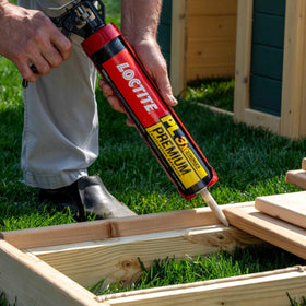 Loctite PL Premium weatherproof-adhesive demonstrates exterior water resistance.