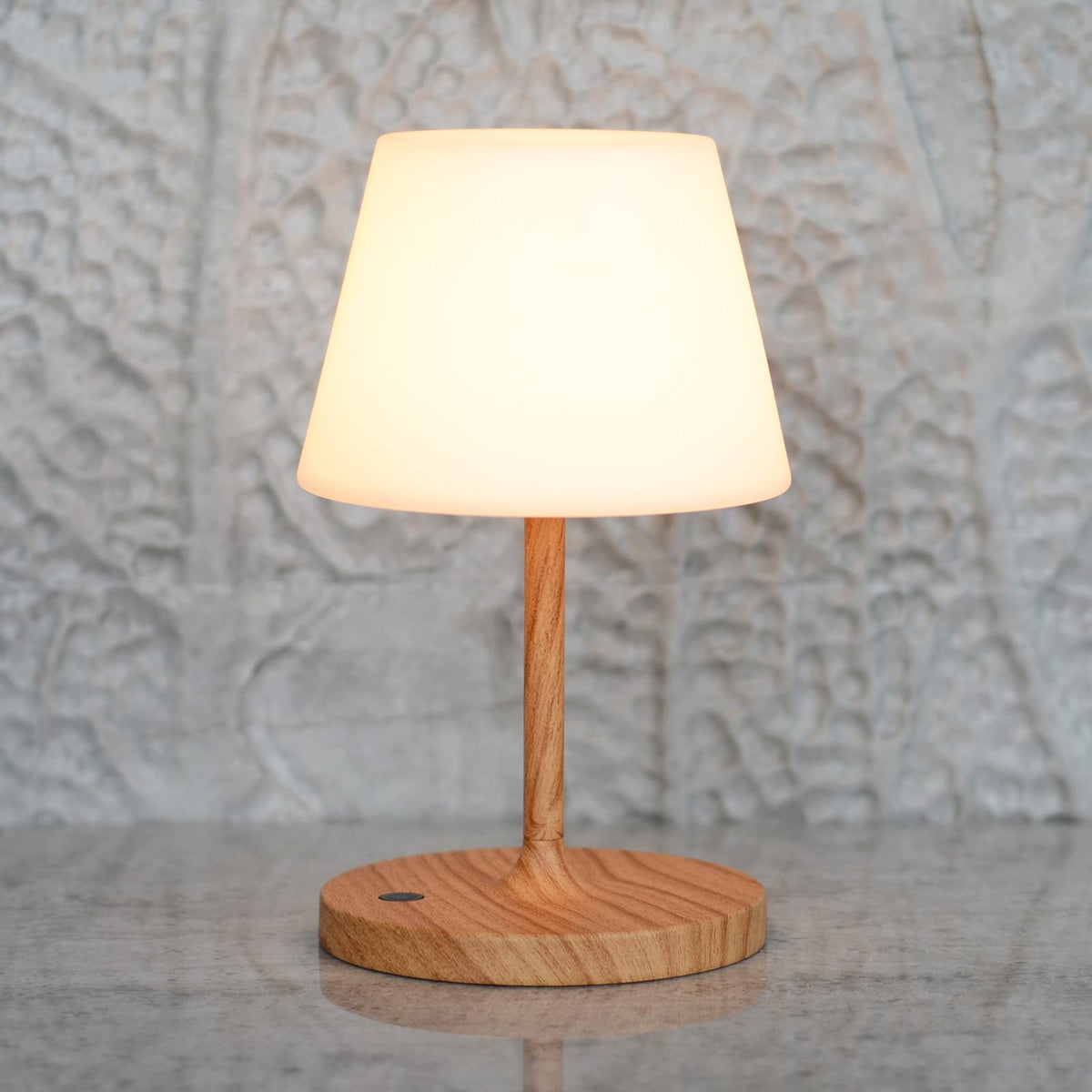LOTITOL outdoor table lamp wood grain front view, ideal for cozy outdoor dinners