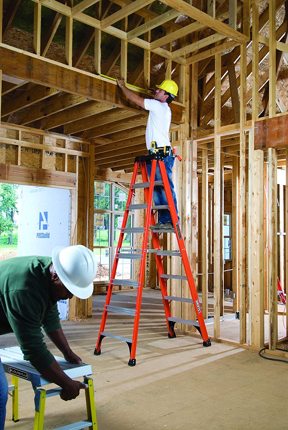 Louisville Ladder 12-inch step rise promotes comfortable climbing with each rung.