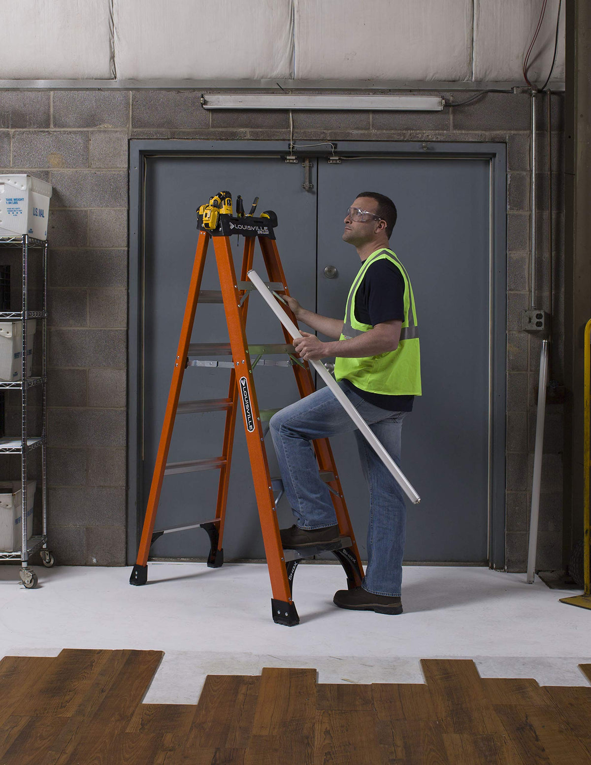 Louisville Ladder ANSI OSHA compliance label signals safety standards met.