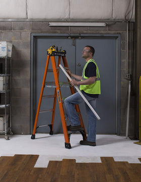 Louisville Ladder ANSI OSHA compliance label signals safety standards met.